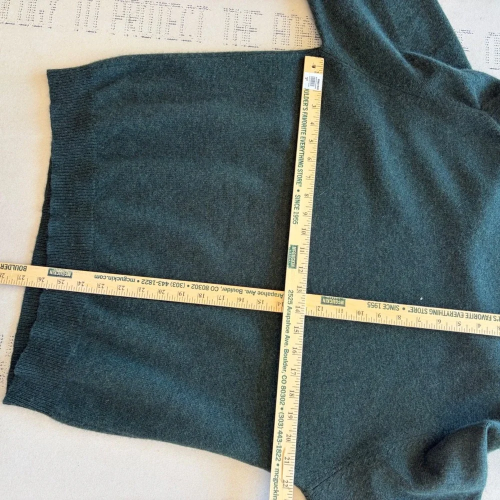 Vintage 90s forest green Cashmere V-Neck Sweater